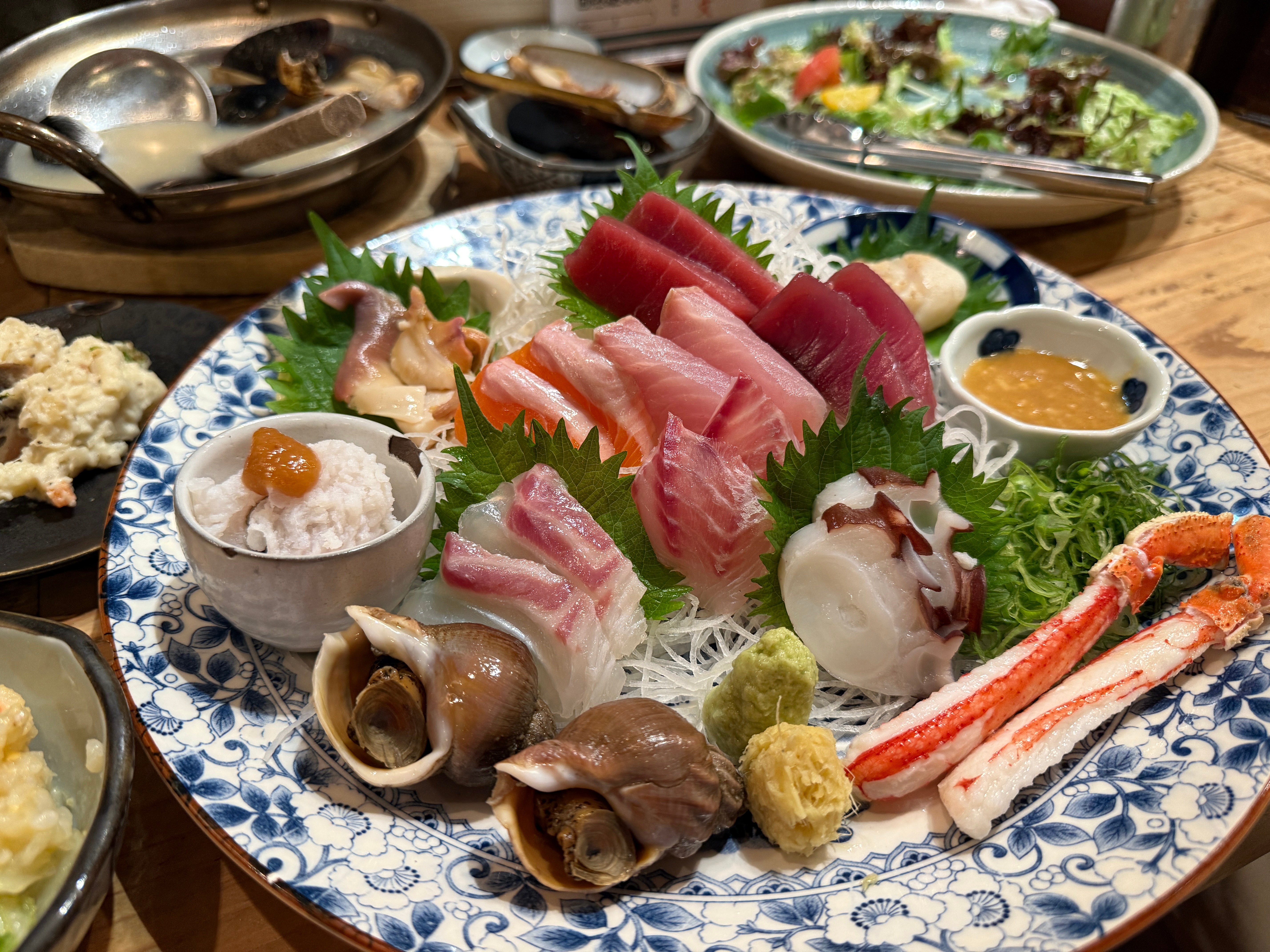 路边随便一家，新鲜到爆炸，一个蚝10+RMB我为之疯狂，比北京60-70的品质不