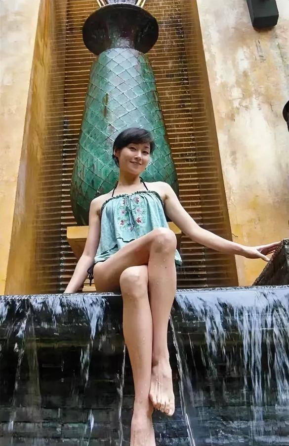 万绮雯，身高171cm，亚洲小姐亚军，亚视一姐，长腿女神，双腿42英寸！她的身