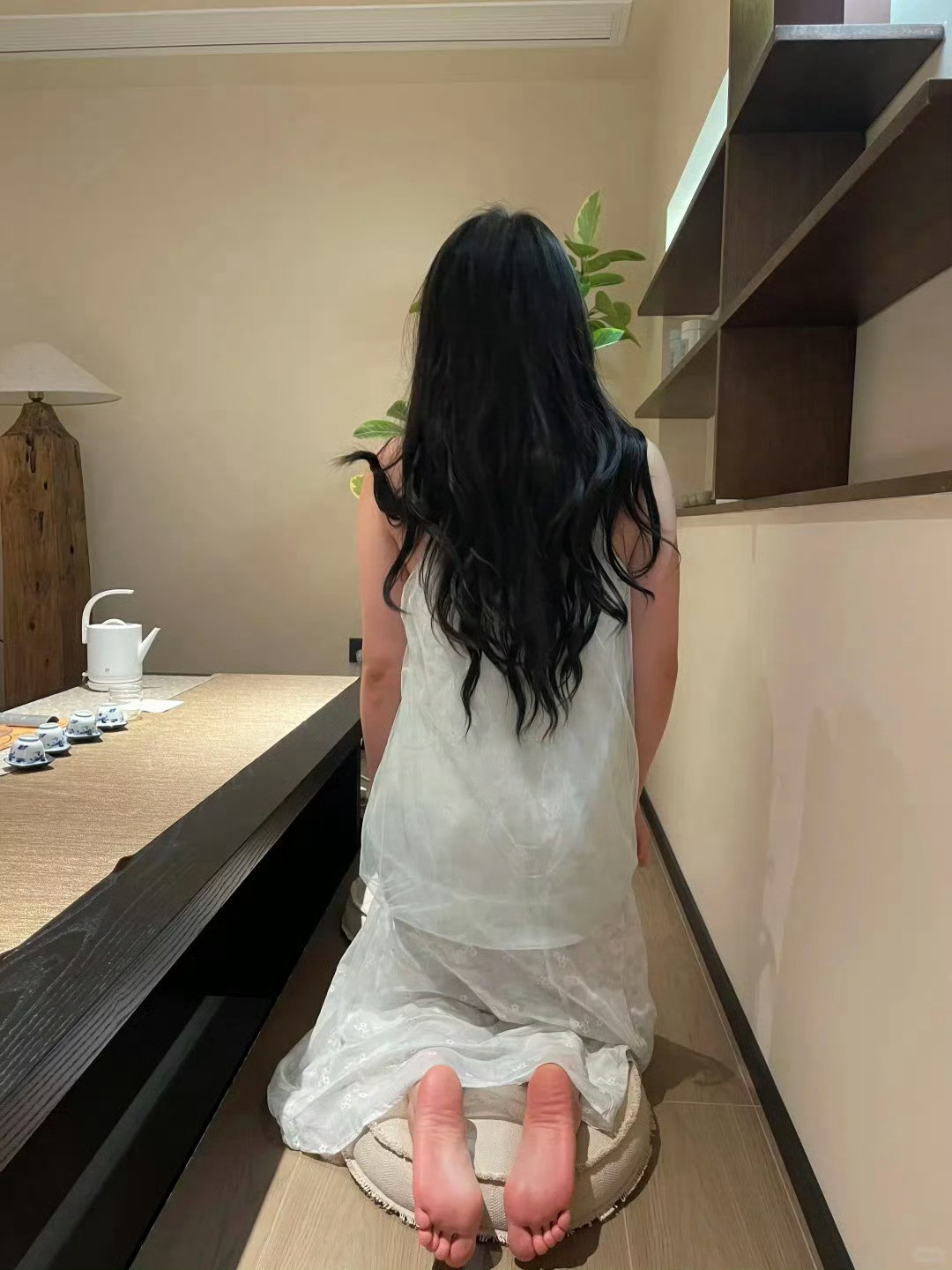 努力保持身材今年争取谈十个男朋友长沙·李自健美术馆