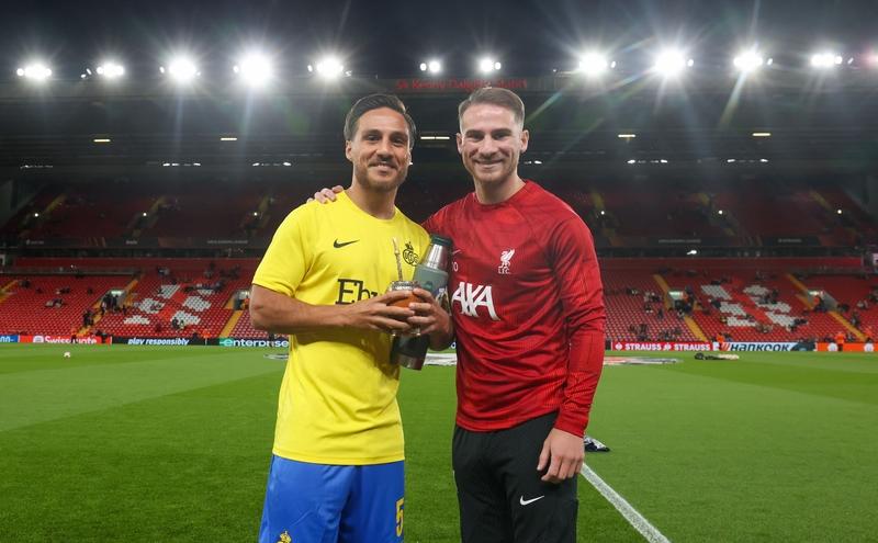 麦卡利斯特在目前的利物浦真的可有可无，包括索博，他们的位置一直很尴尬，没有适合的