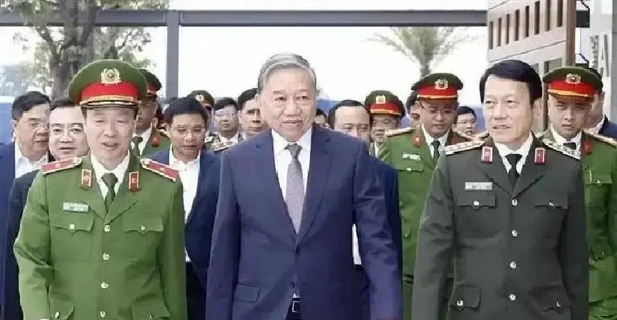 越南这次动作够快。九段线一冒头，Netflix立马把《骄阳伴我》踢下架，迪