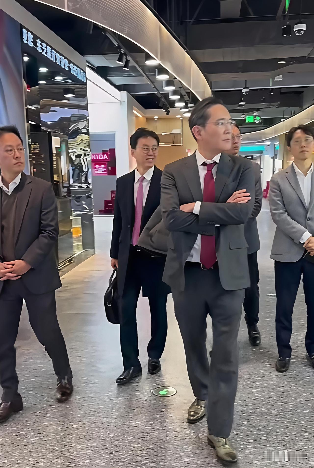 三星的老大李在镕确实很有气派！