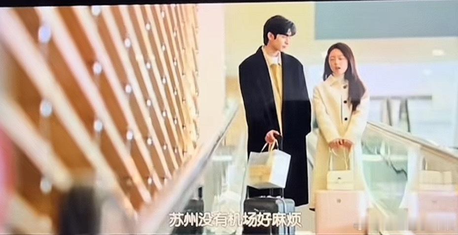 笑死了，骄阳似我设定是2012年，那时候苏州没有机场很正常，过了十几年，苏州现在