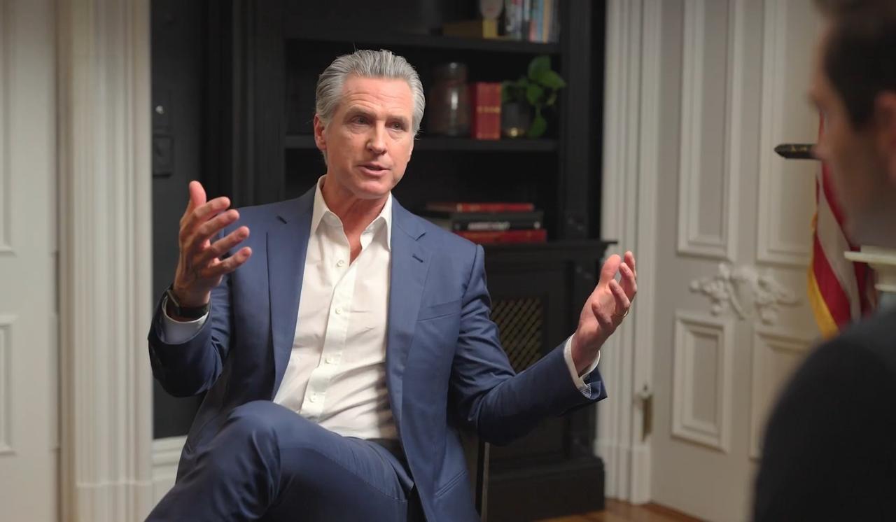 加州州长加文·纽森在3月25日接受《AxiosShow》采访时，猛烈批评特斯拉