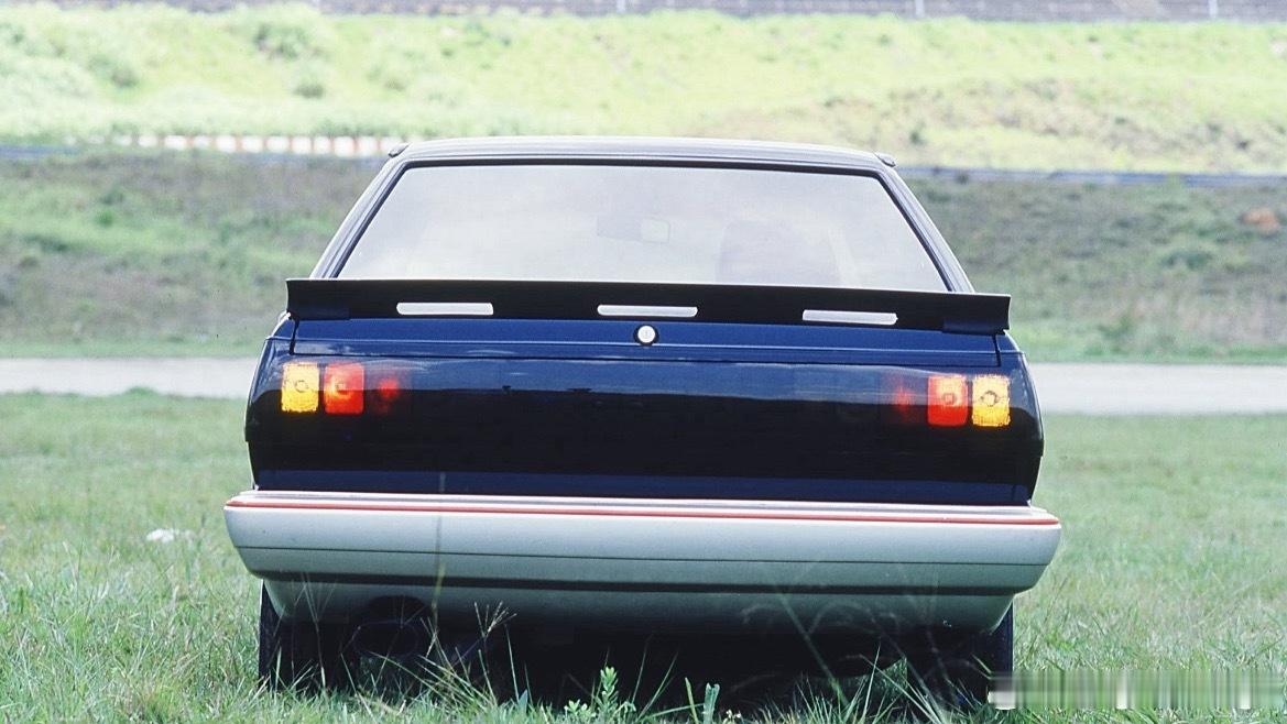 1984年的巴西桑塔纳Tecno2双门概念车！采用了高尔夫GTi同款1.8引