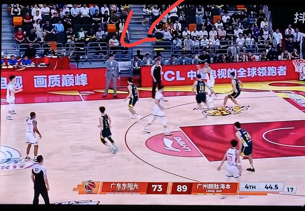 CBA季后赛第一场德比，广东东阳光对广州龙狮，没有想到排名12的广州以下克上，力