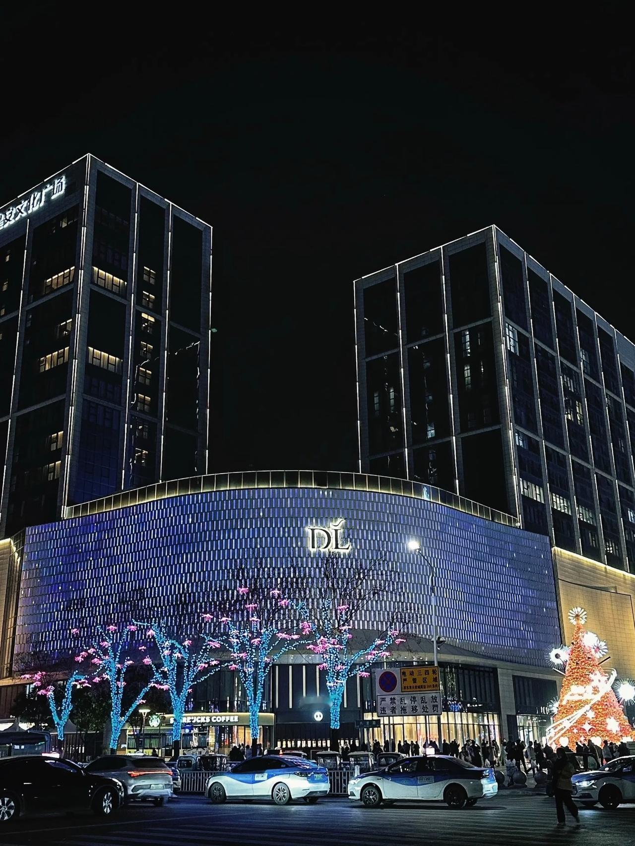 我妹在胖东来月薪11000+，可真正让她眼里重新有光的，从来不是钱。她在胖东来