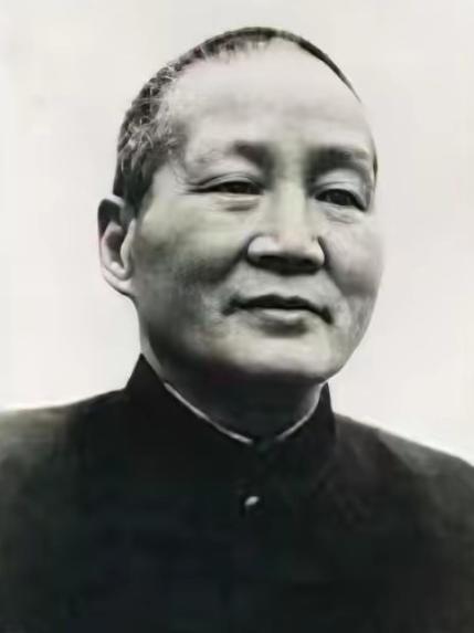 1959年，林业部部长刘文辉住在北京的大院里，为了满足孙子孙女打乒乓球的爱好，一