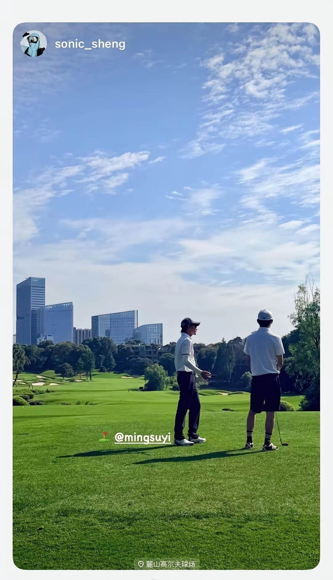 我记得好像是朱易先取关的苏翊鸣吧朱易的爸爸可是朱松纯哎家世好长得好妹妹值得更