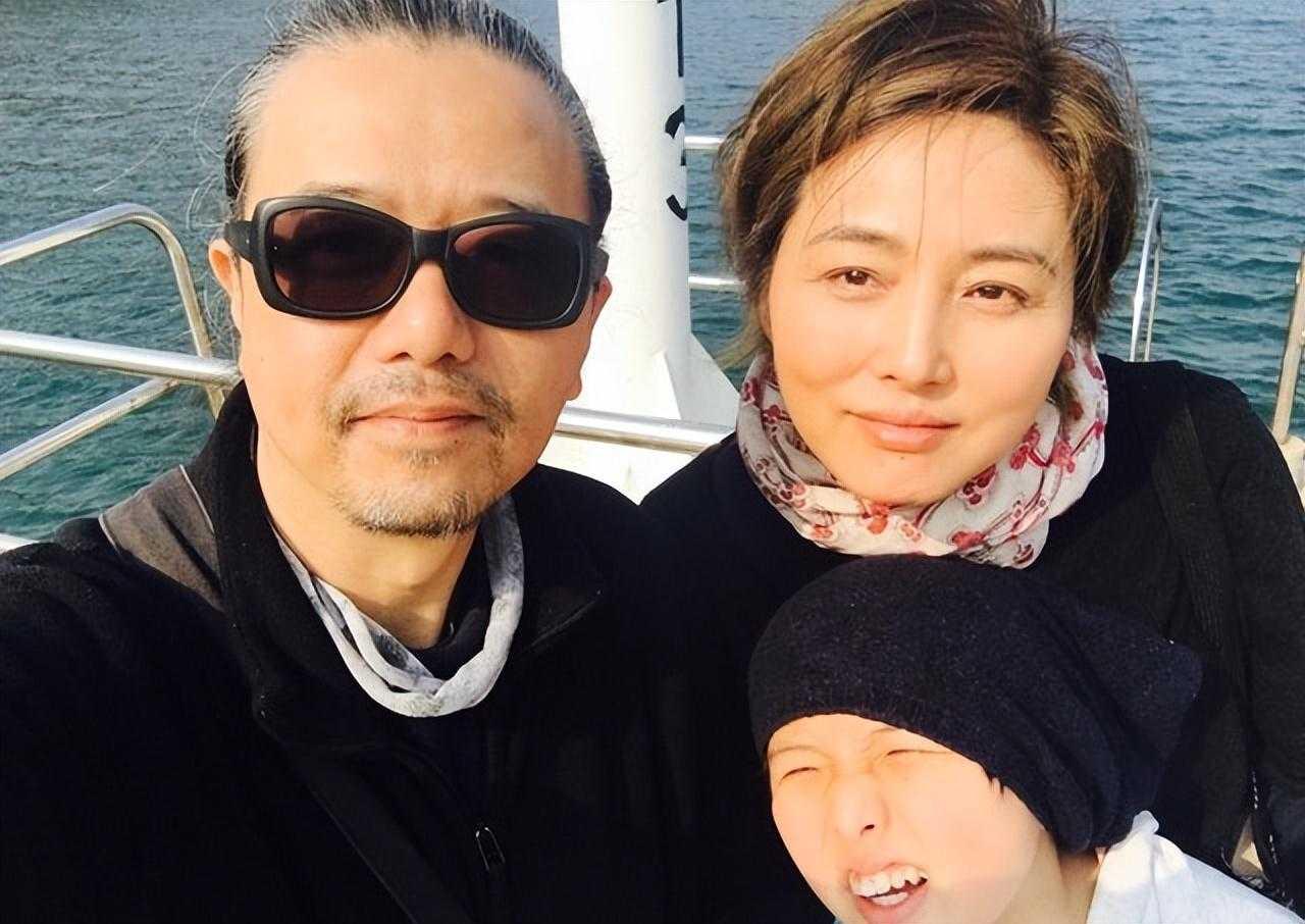 张延与张锦程结束二十余年婚姻，男方低调证实离婚消息56岁张延与港星张锦程结束二