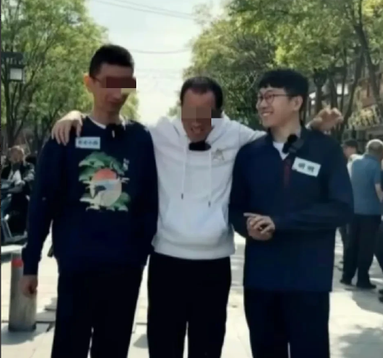 势利眼的明明结局已注定，会摔的很惨。跟阿斗明合作过的主播都离职了，可以看得出来阿