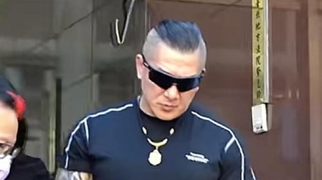 不太妙！馆长直播时说民进党那边确定要办他，目前已搜证完成，约谈时间在确认，律师说