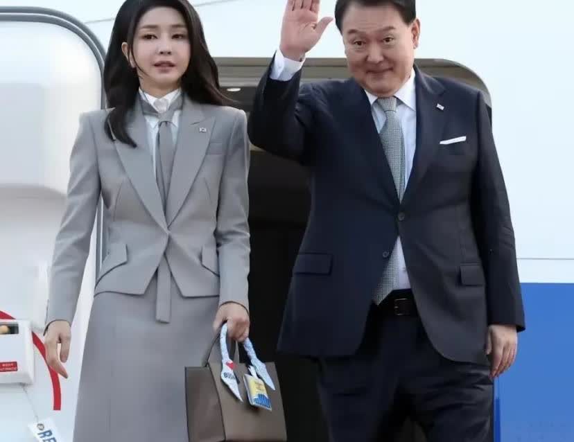 你们说尹锡悦为什么会这么喜欢金建希，是因为她长的很漂亮吗？作为一