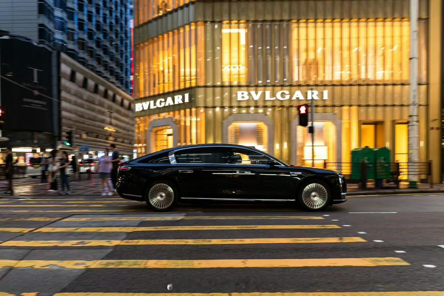 尊界S800现身香港香港街头偶遇尊界S800是真的尊啊[666][666]忍不住