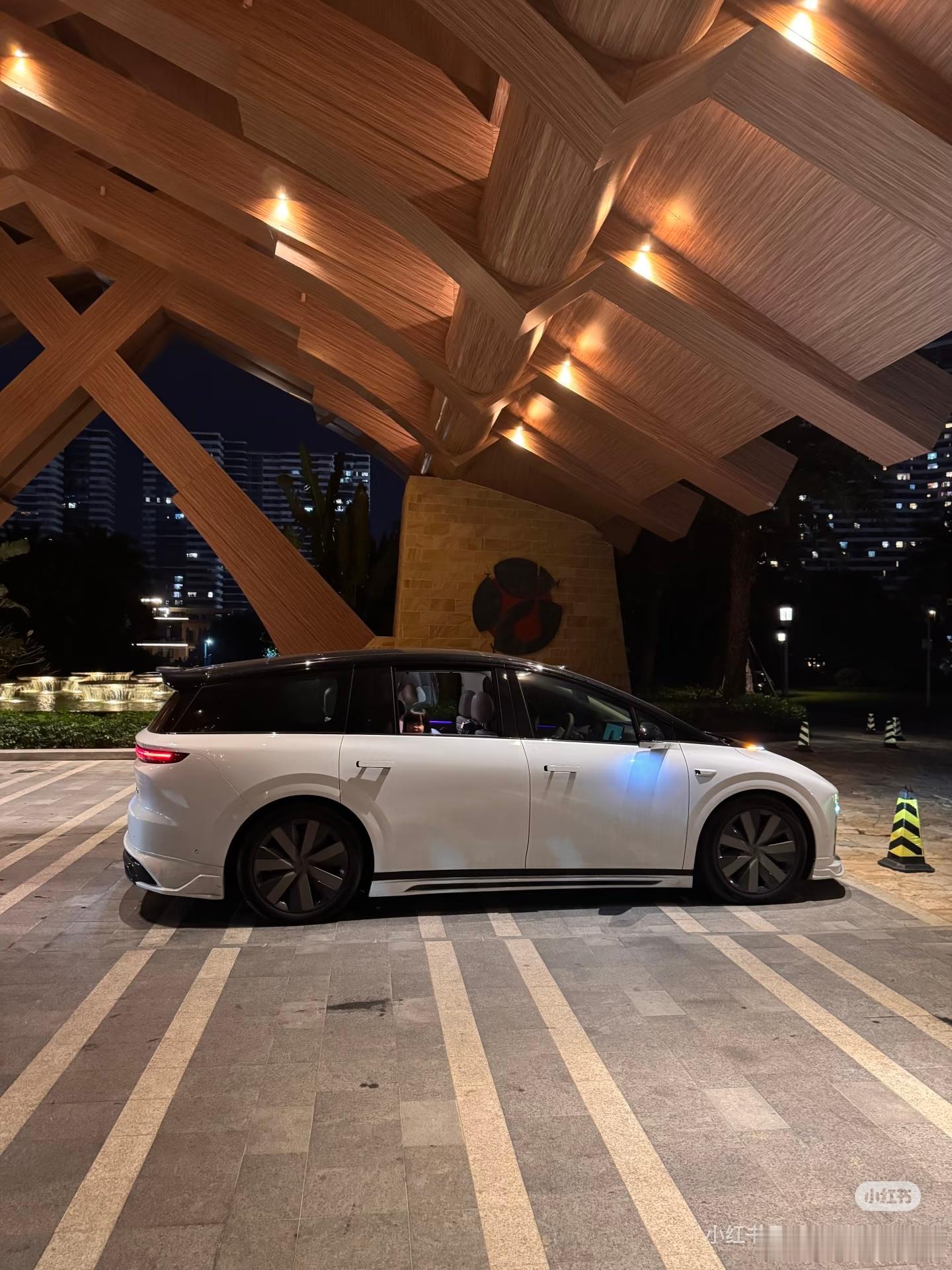 这样的理想i8是不是很帅！