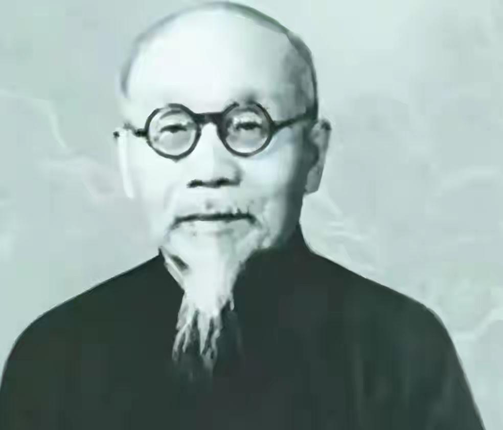 1949年，中南海的一场宴请正在等待客人的到来。仇鳌，一位年逾古稀的老者，在工