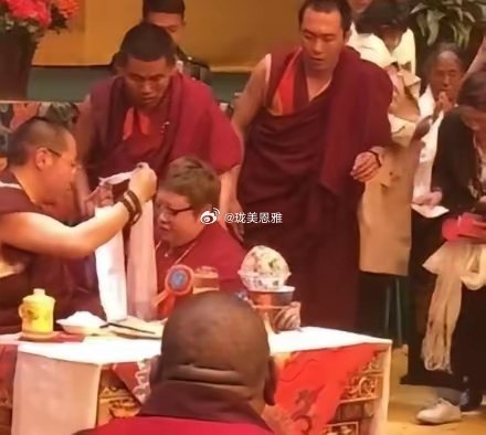 “走面儿”是个纯胡编乱造的词儿北京没有这个方言韩红说的“走面儿”，大概是下面这种