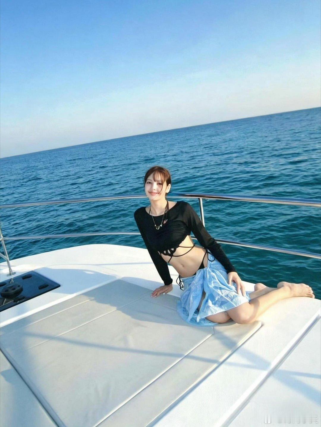 Lisa度假自拍，这么清爽的lisa多年不见了