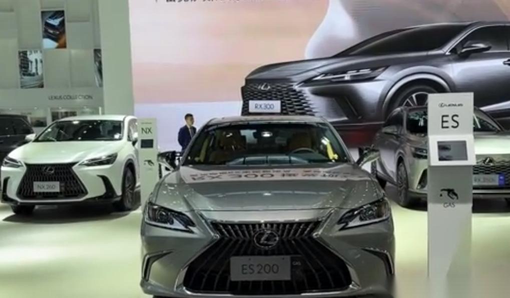 有没有发现？雷克萨斯ES的确是进口车中最吃香的！据官媒统计，26年第一季度（1月