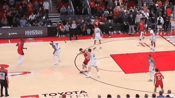 硬，实在是太硬了。杜兰特：全部拉开，我要立棍单打了。杜兰特再度证明自己死神镰