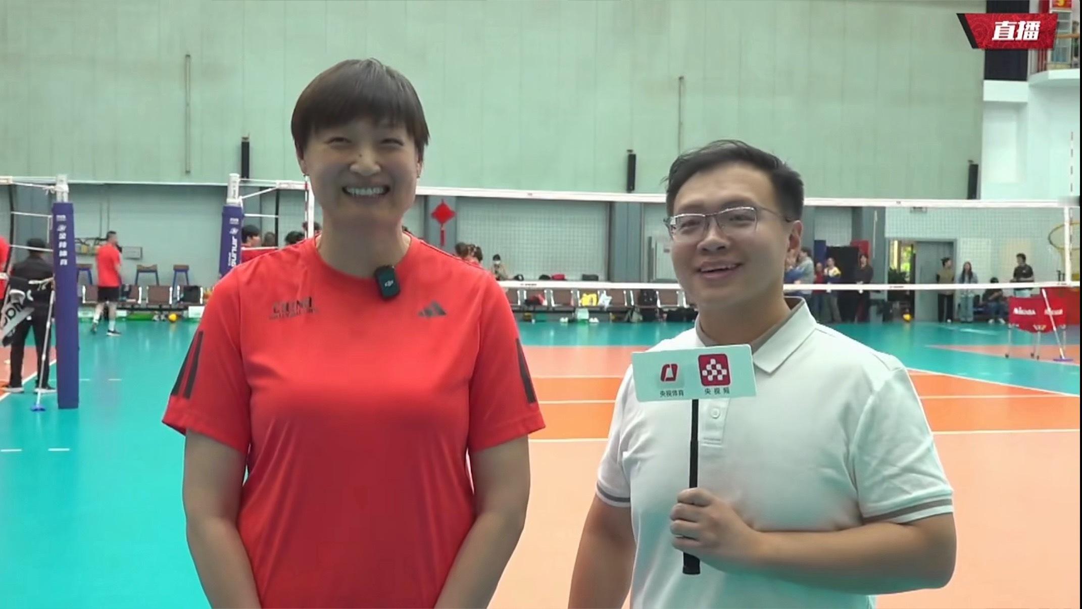 只怪直播1小时太短，根本看不够啊！李盈莹和王媛媛已归队参与训练。杨昊指导在直播中