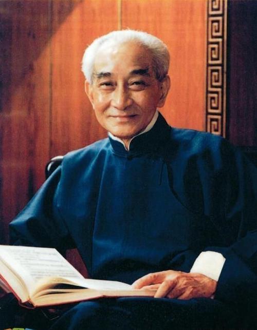 用哪几个字能概括掉一生修行？渊回认为善护念这三个字可以概括一生修行。南怀