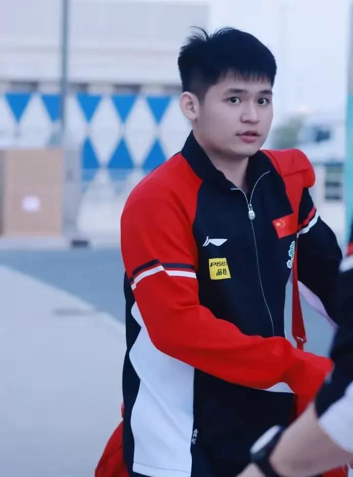 我觉得林诗栋穿队服好看一点都不比四万差新队服比黄色更高级小石头穿上很精神
