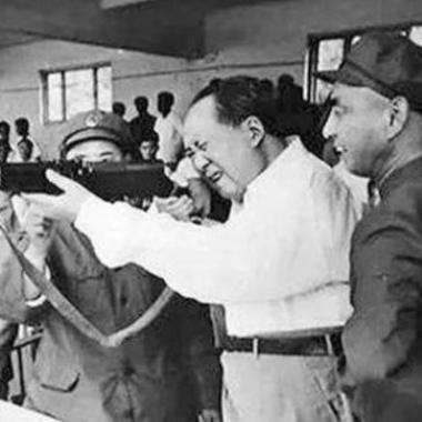 毛主席有多厉害？杨得志说：我半生想不明白的主席一句话就解决了。 1964年北