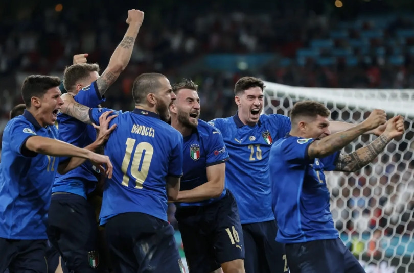 意大利作为附加赛第一档的球队，要对阵的第四档的球队，第四档球队是瑞典、罗马尼亚、