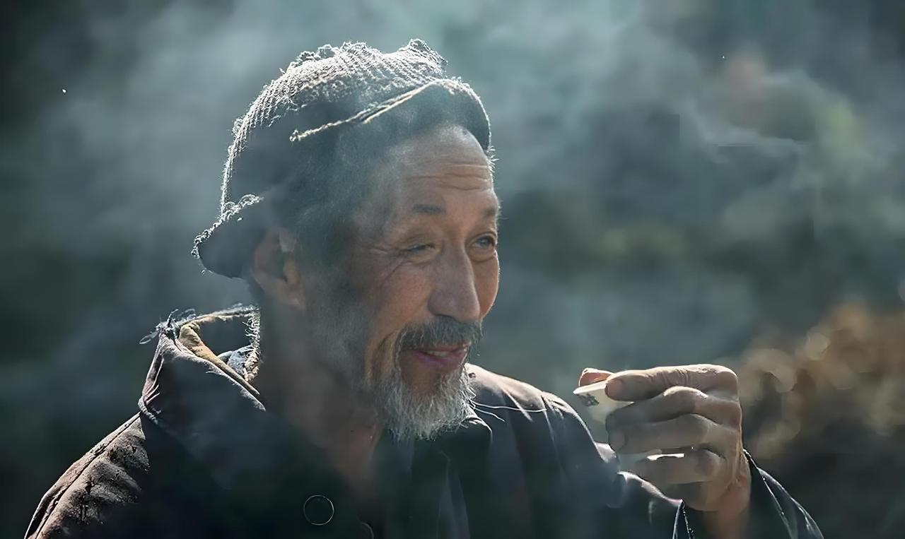 饮尽黄昏一杯酒，醉我人生几春秋，回想年少多壮志，………请友续句………？[