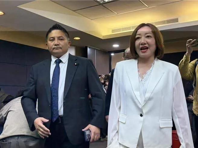 蓝营戳穿白营谎言之后，前白委陈琬惠突然跳出来，宣称自己在宜兰已经听到许多白营支持