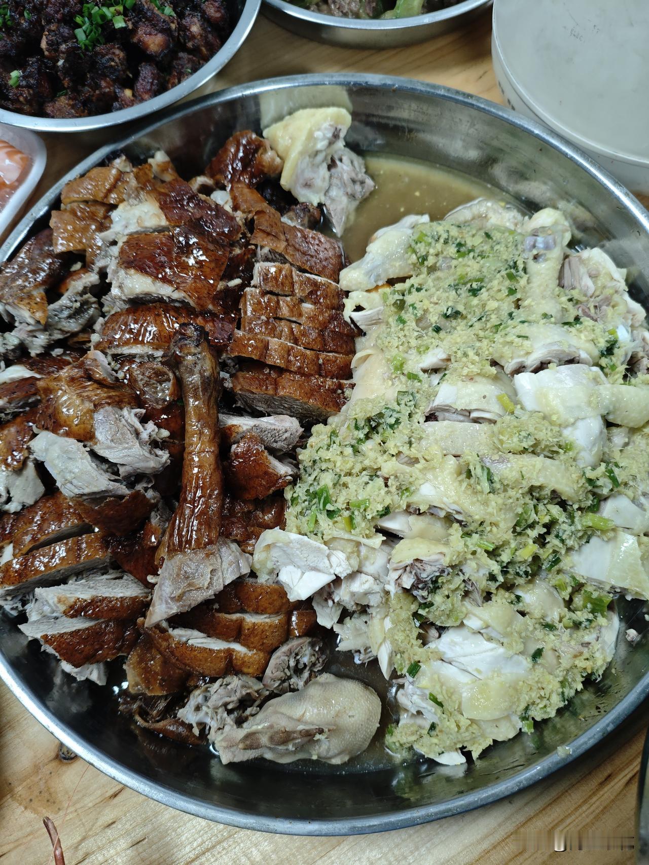 刚刚和儿子聊天，因为快毕业了，所以这段时间他课比较少，有空的时候他都会回家，我