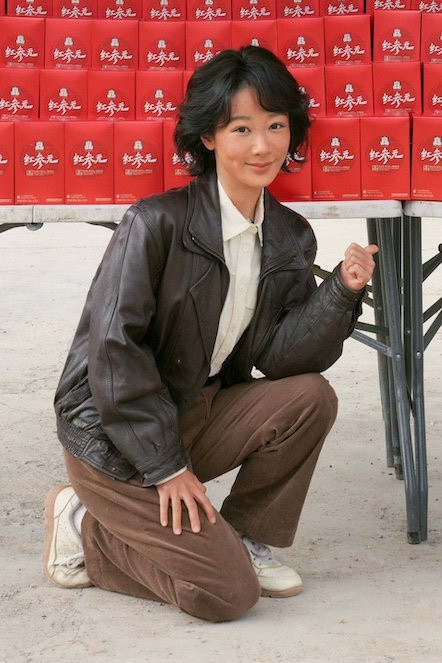 杨紫正官庄探班杨紫生命树正官庄请杨紫生命树剧组喝红参元哇！！！正官庄探班