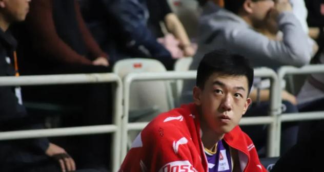王少杰有话难说！王少杰在直播时连线徐杰发生了一件让人莫名其妙的事情。当徐杰询