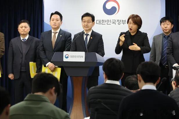 12日，韩国政府发布调查结果，确认12·3非法戒严属于自上而下的内乱，事前有完整