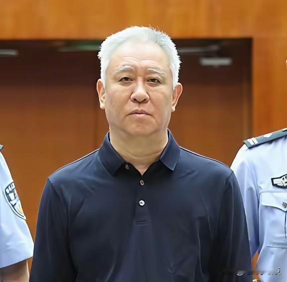 许家印绝不是自然衰老，他父亲老年照仍然满头黑发…许家印一审被判无期徒刑，但更