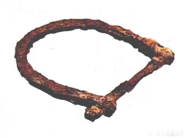 秦朝的U型锁临潼郑庄秦石料加工场遗址，位于秦始皇陵园西北约1.5公里处，是专为修