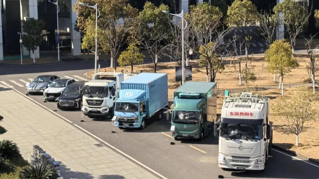 截至目前，东风氢燃料整车累计销量达9000余辆，处于行业首位。一、权威数