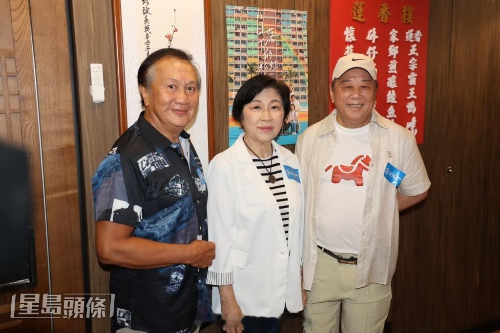 秦煌糖尿病双脚肿胀坐轮椅夏雨证实已经出院暂时无大碍，与儿子黄奕晨存有隔膜父子沟