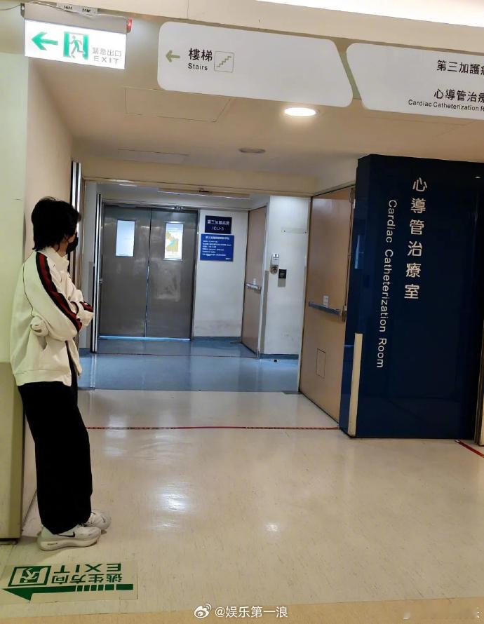 萧敬腾岳父被送急诊据台媒9月2日报道，有网友目击萧敬腾岳父林光宁搭上救护车送往