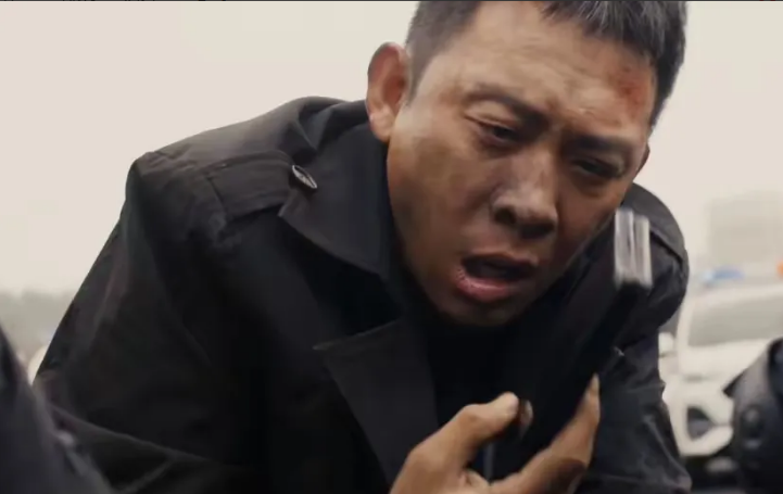 《以法之名》原来，乔振兴是因为说“看到一个熟人”而被害。谢鸿飞是因为知道的