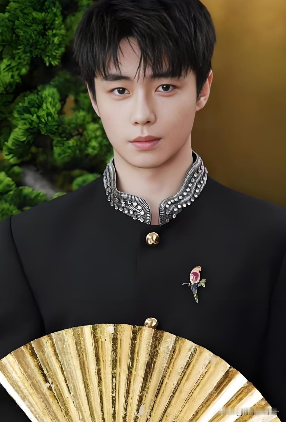 张嘉益的胡三元演得好，秦海璐的花彩香演的也好，可比起这二位老戏骨，那个叫