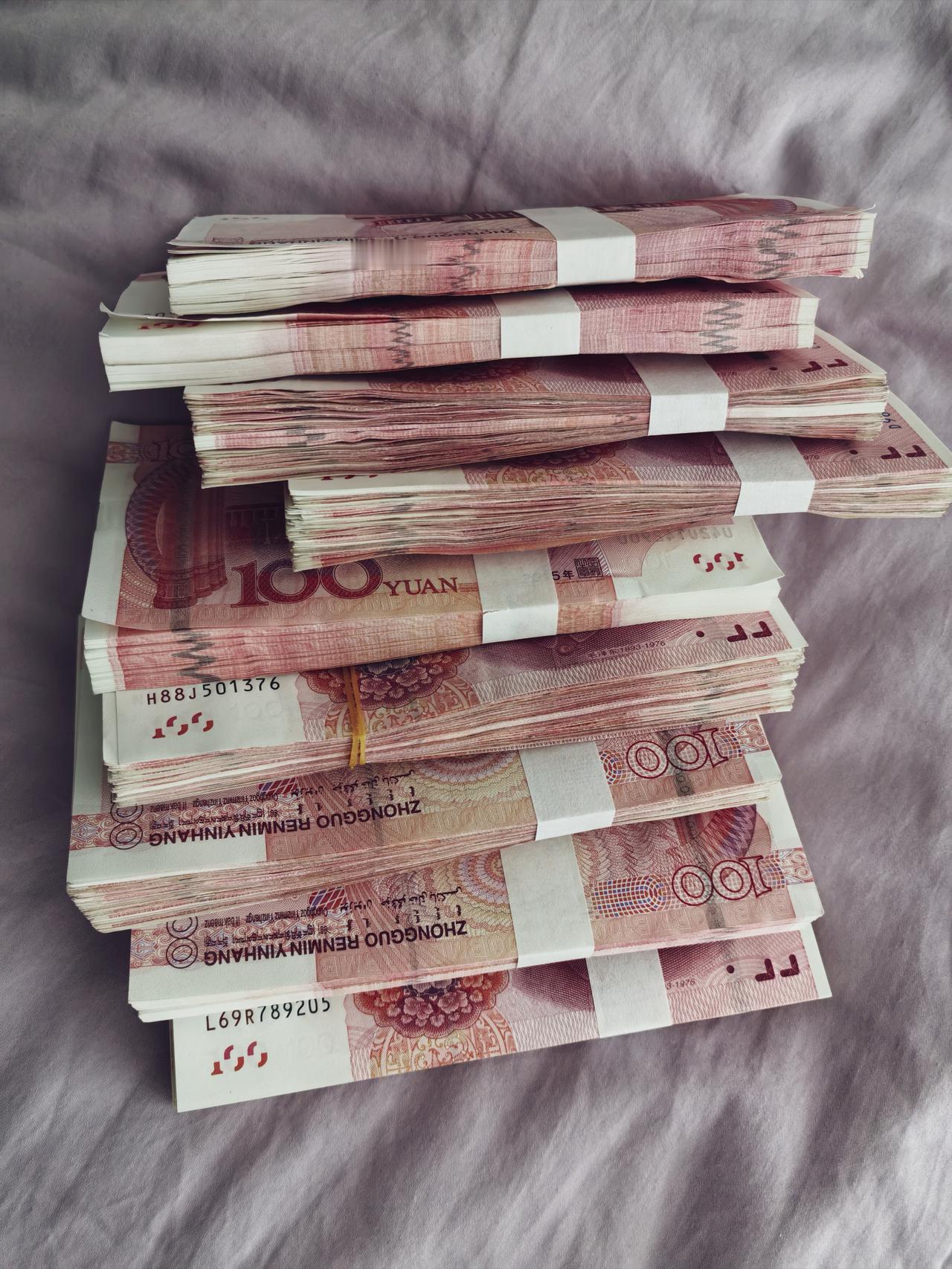 三个孩子两个大人每月房贷9000每月双方父母一边2000共4000剩下的就