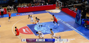 萨姆纳、奎因两人简直就是广东队的“超跑”啊！这速度也太快了，无论是阵地战，还