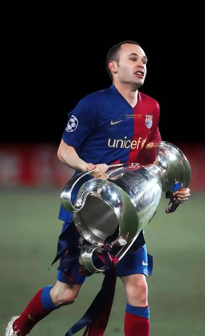 上海海港旧将奥斯卡退役未定？圣保罗签约奖金起争议巴西名宿奥斯卡的职业生涯好像