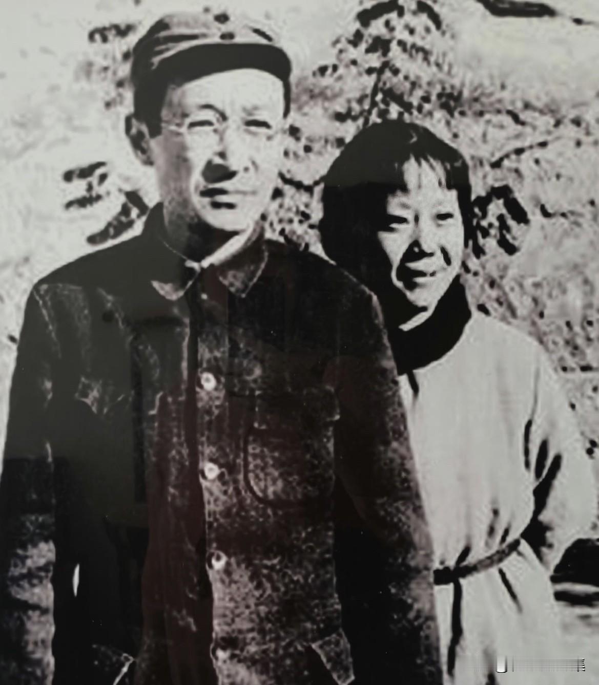 1938年秋，王稼祥从苏联疗伤归国，任中央军委总政治部主任。在延安六届六中全会期