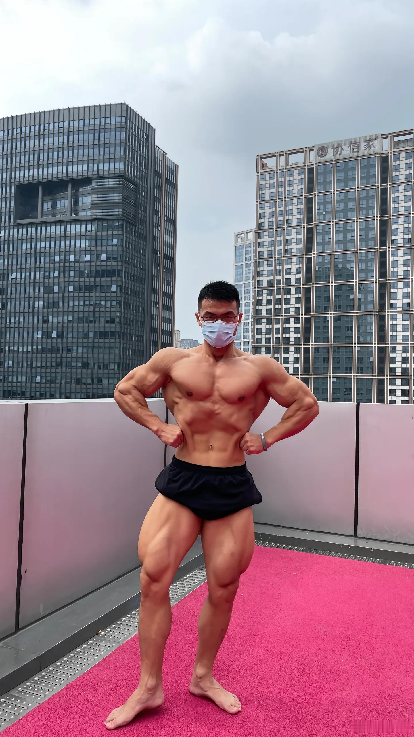 肌肉男神软软肌不可失汗水不会说谎健身我是肌肉男神