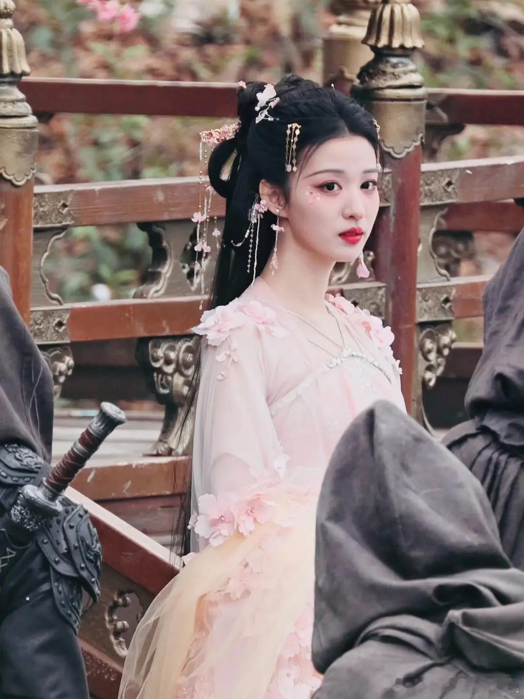 王楚然的《成何体统》要播了，看着有爆相吗？