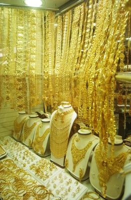 迪拜黄金被抛售！国际金价暴涨，迪拜却在甩卖金疙瘩家人们，彻底颠覆认知了！国