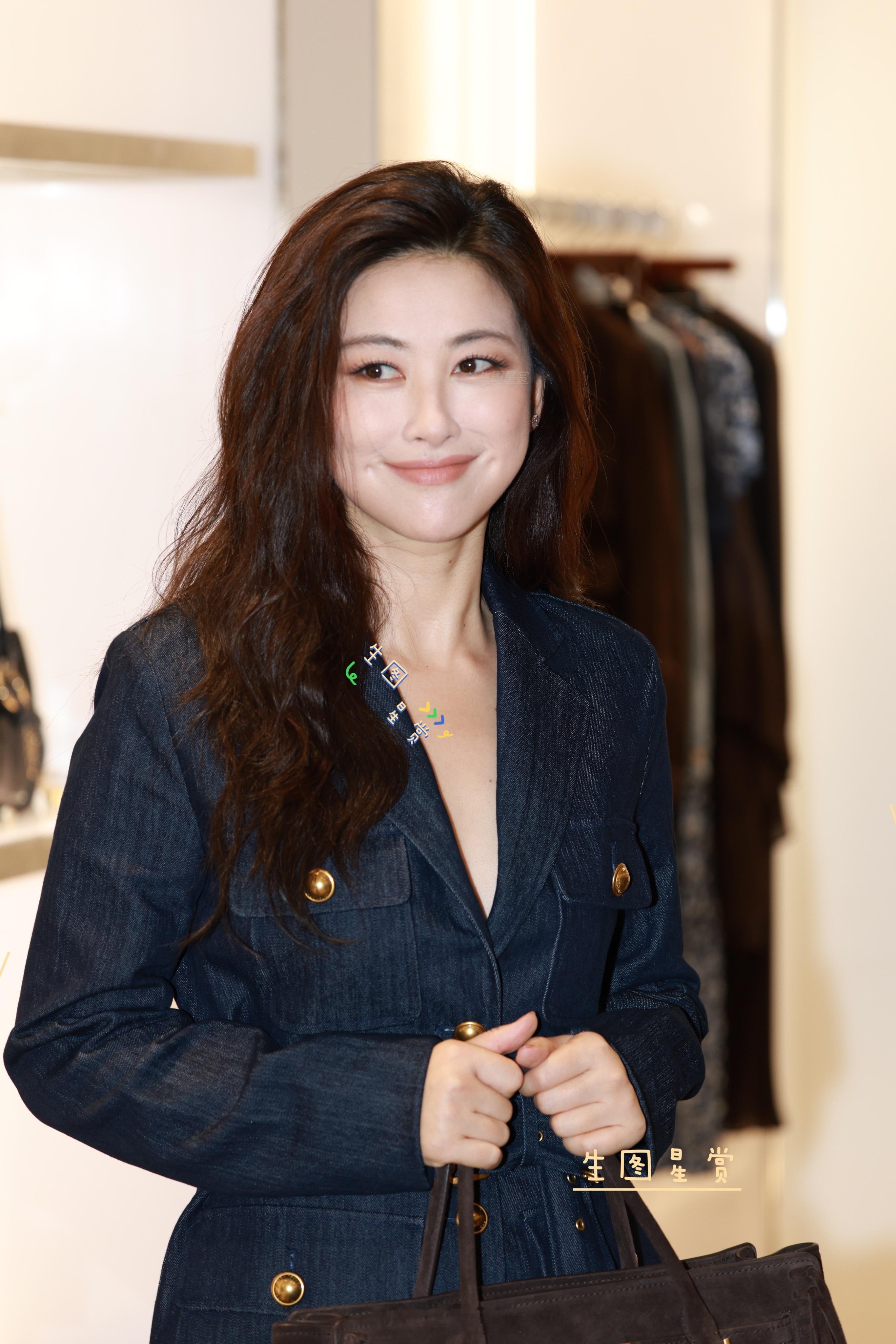 朱珠八月份品牌活动返图轻松释放迷人风情气质💙🤩朱珠​​​